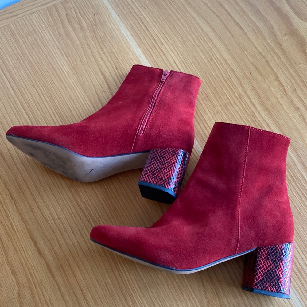 BOS & CO Red Waterproof Suede Snakeskin Leather Block Heel Booties Sz 39 Euro